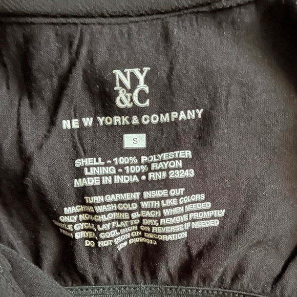 Black top - Picture 3 of 3